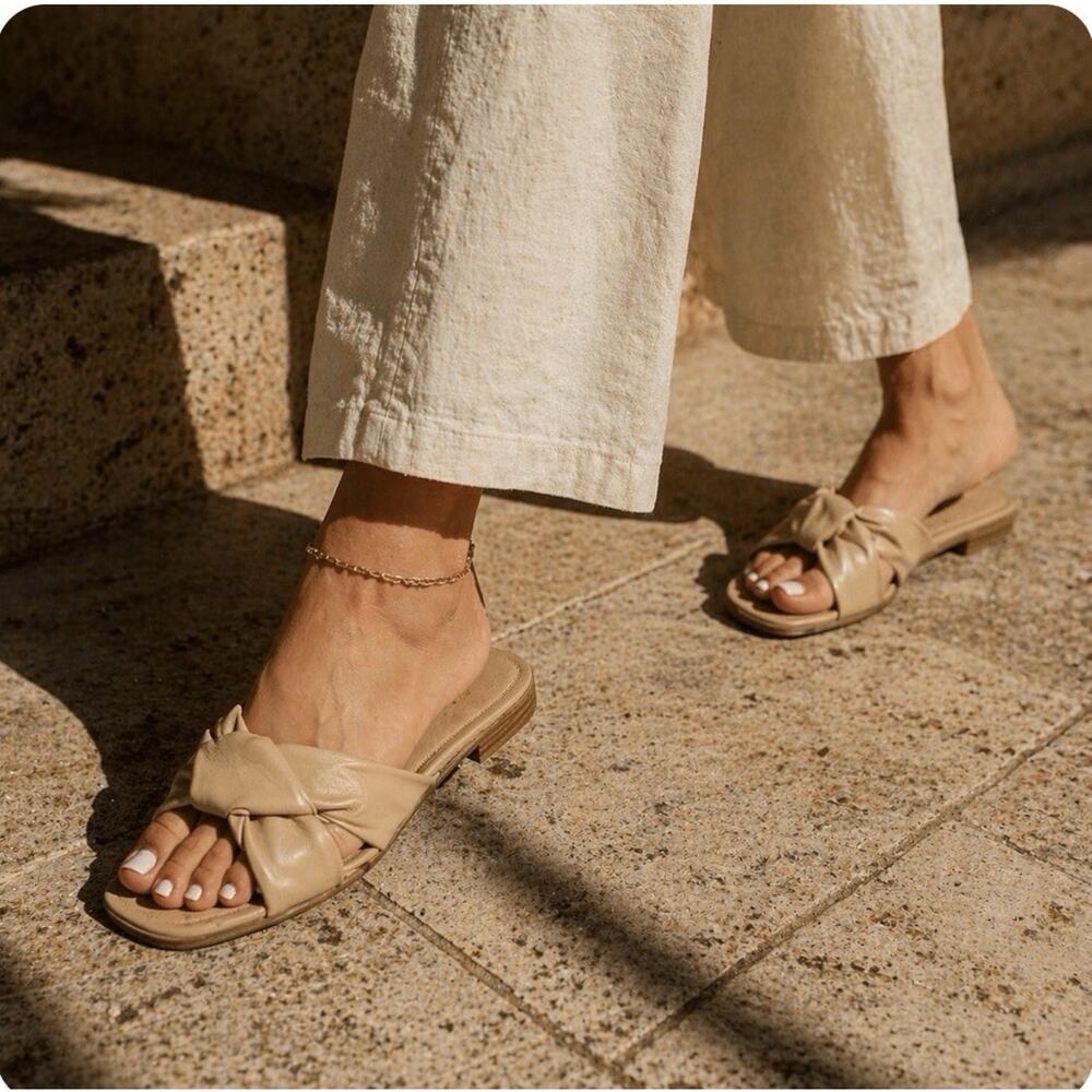 Marc Fisher LTD Mayson Tan Knot Slide Sandals Size 7.5M Padded Square Toe - Picture 2 of 8
